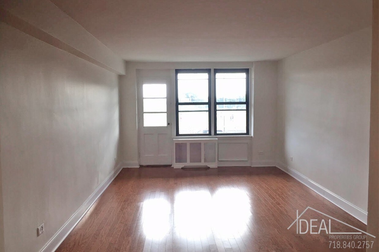 Primary Photo - Large 3 bedroom in Heart of Canarsie