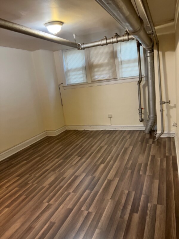 Foto principal - 7959 S Burnham Ave