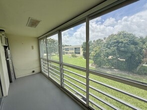 Building Photo - 32 Kingswood E