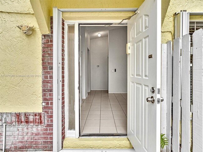 Building Photo - 10981 Scarborough Dr
