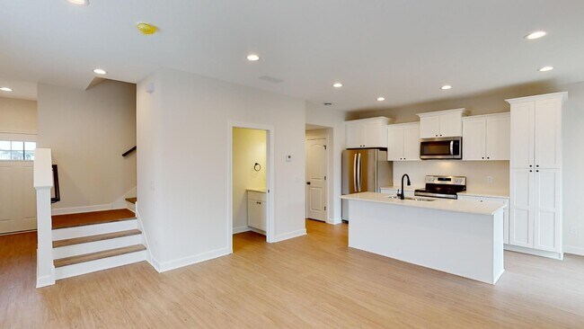 Building Photo - 3 Bedroom End Unit