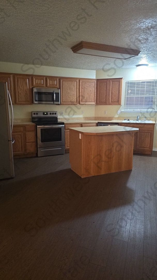 Building Photo - Spacious 2 bedroom 2 bath duplex with garage