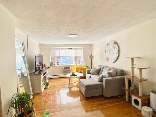 Building Photo - 230 Babcock St