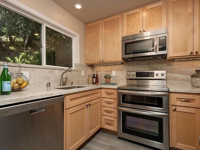 Foto del edificio - 1-Bedroom Gem in Redwood City – Your Perfect Retreat Awaits!"