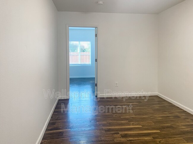 Building Photo - 122 W 3rd St