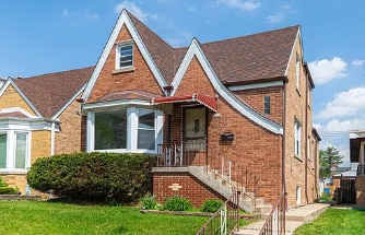 Photo - 6640 W Foster Ave Apartment