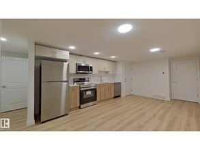 Building Photo - 1037 Aster Blvd