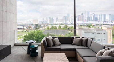 Building Photo - 2425 Bell St