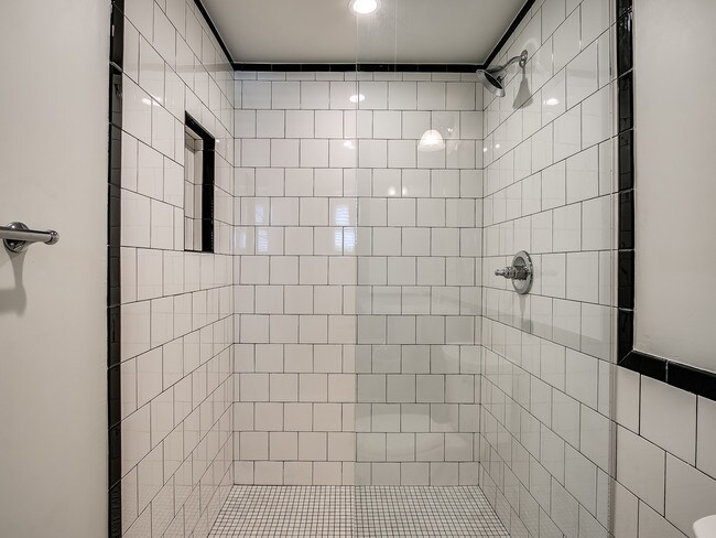 Building Photo - 627 NW 5th St