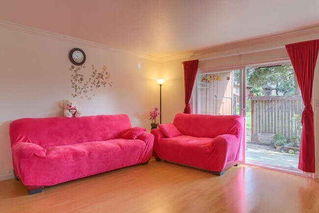 Foto del edificio - AVAILABLE NOW! $3,190 / 3 BR STUNNING CENT...