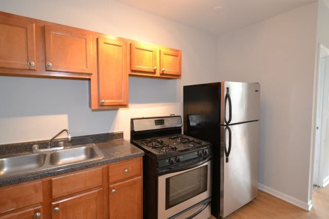 Building Photo - 5860 N Kenmore Ave