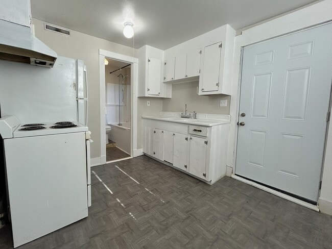 Photo - 117 E Glenwood Ave House