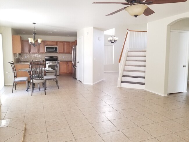 Foto del edificio - Stunning 4 bedroom 3 bath