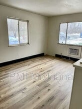 Building Photo - 2012 Lathrop St