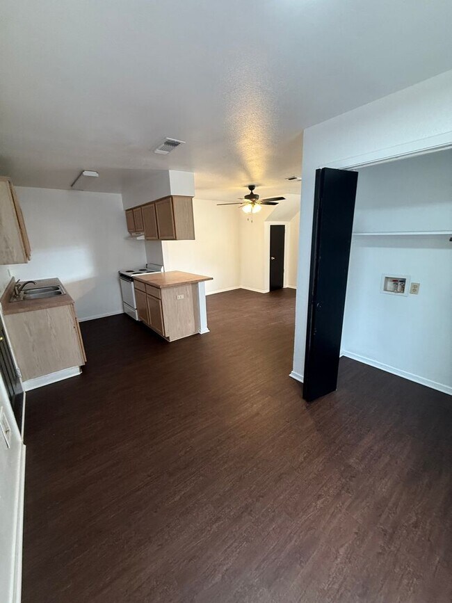 Foto del edificio - JAMES2812-14