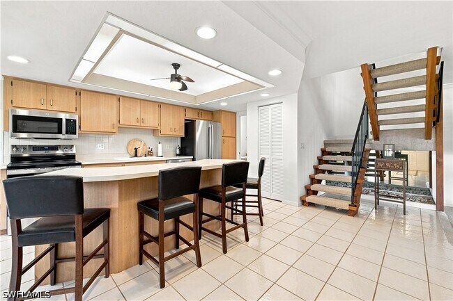 Building Photo - 27761 Hacienda E Blvd