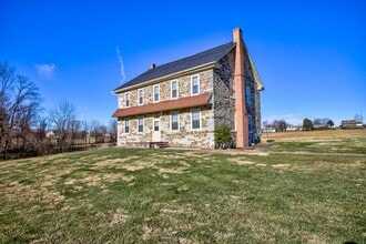 Building Photo - 796 Long Ln