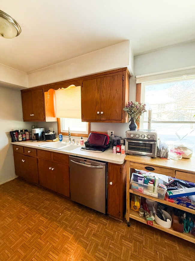 Foto del edificio - 4932 Sutton Ln