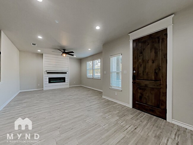 Foto del edificio - 5612 San Jacinto Dr