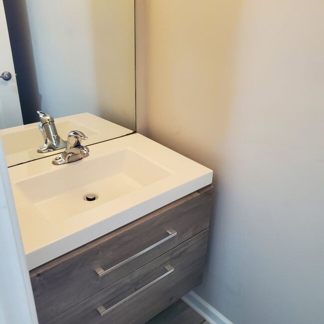 Building Photo - 3 Bed Room House For Rent
