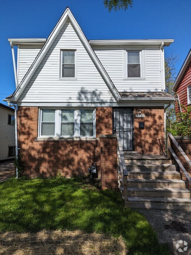 Building Photo - 9431 Roselawn St