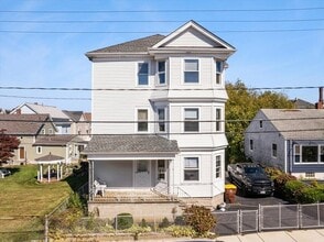 Building Photo - 576 Slade St