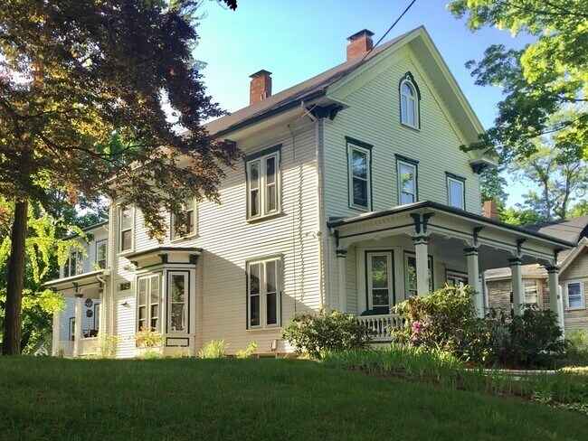 Building Photo - 89 Lowell Ave