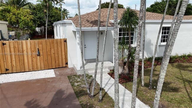 Foto del edificio - 6615 SW 4th St