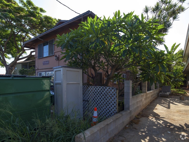 Building Photo - The Miranda