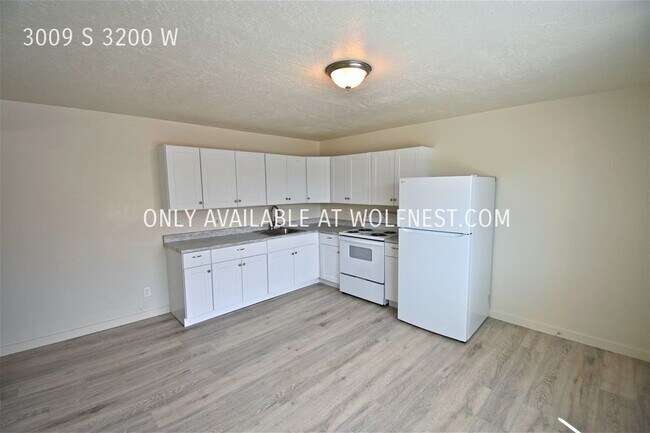 Building Photo - Remodeled 2 Bed West Valley Duplex!
