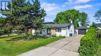 Building Photo - 523 Pinegrove Rd