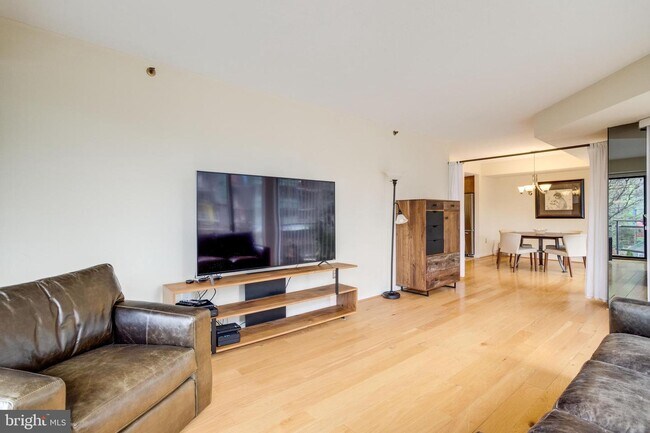 Foto del edificio - 1530 Key Blvd