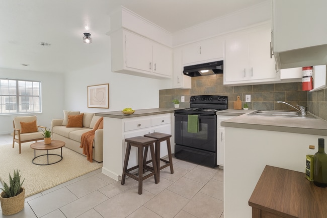 Building Photo - 6116 S Madison Plz Building Photo - 6116 S Madison Plz