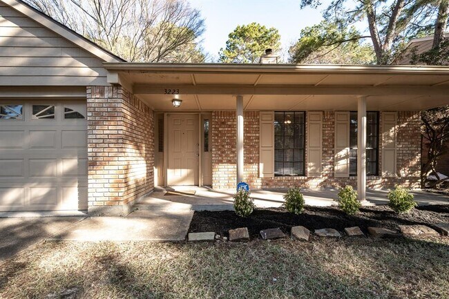 Building Photo - 3223 Creek Shadows Dr