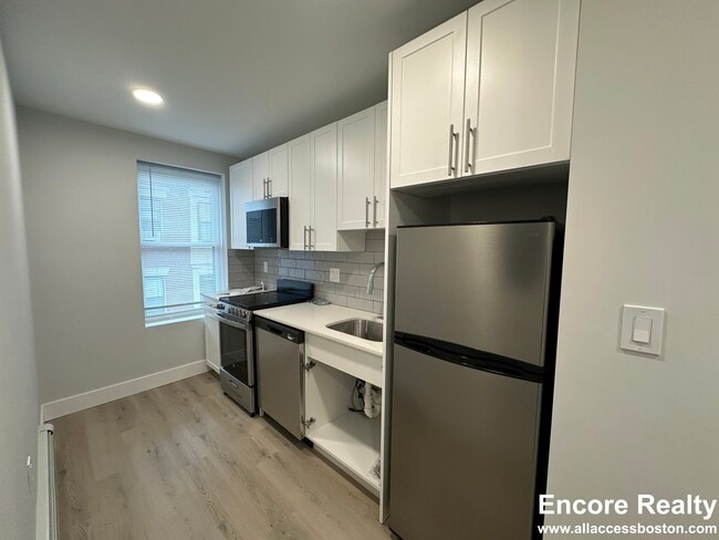 Building Photo - 44 Joy St