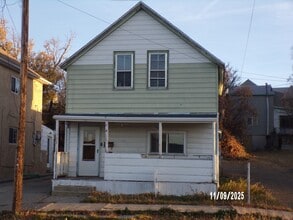 Building Photo - 814 E Main St