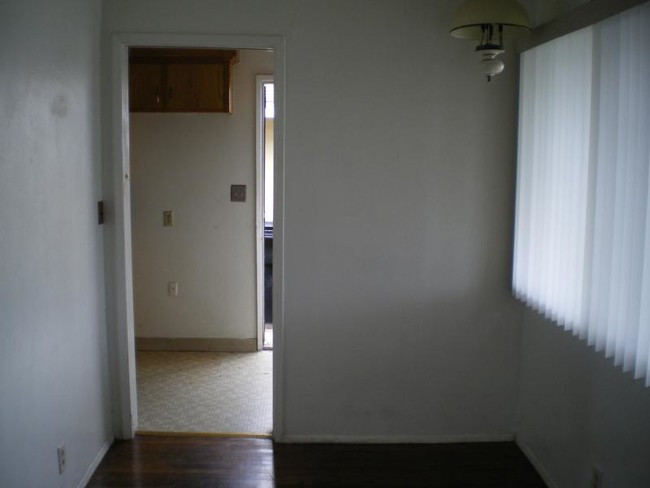 Building Photo - 250 N Buena Vista St