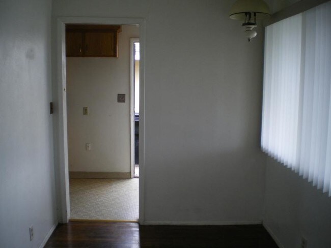 Foto del edificio - 250 N Buena Vista St