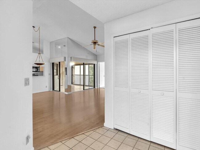 Building Photo - 5829 Parkwalk Dr