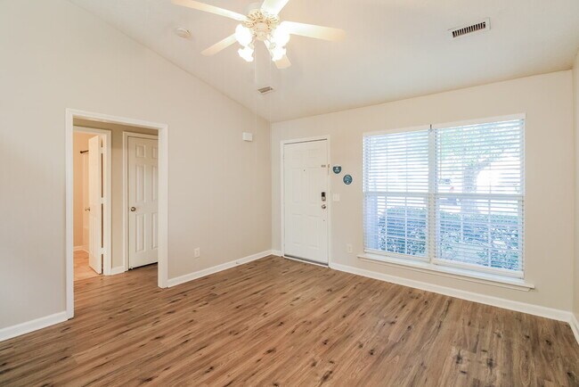 Foto del edificio - 720 Dellwood Dr