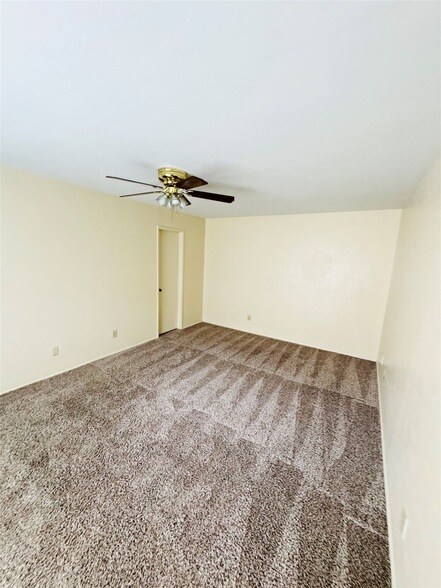 Foto del edificio - 8513 Kensington Dr