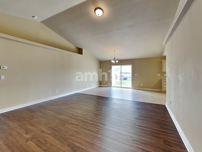 Foto del edificio - 171 Century Dr