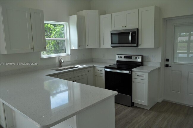 Foto del edificio - 4125 Mandarin Rd