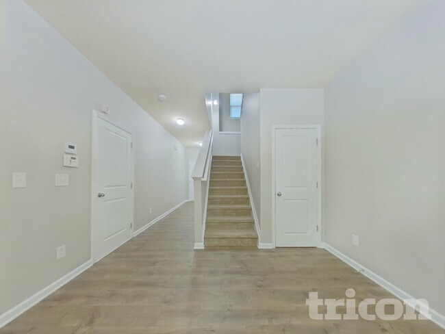 Foto del edificio - 3303 Lowland Dr