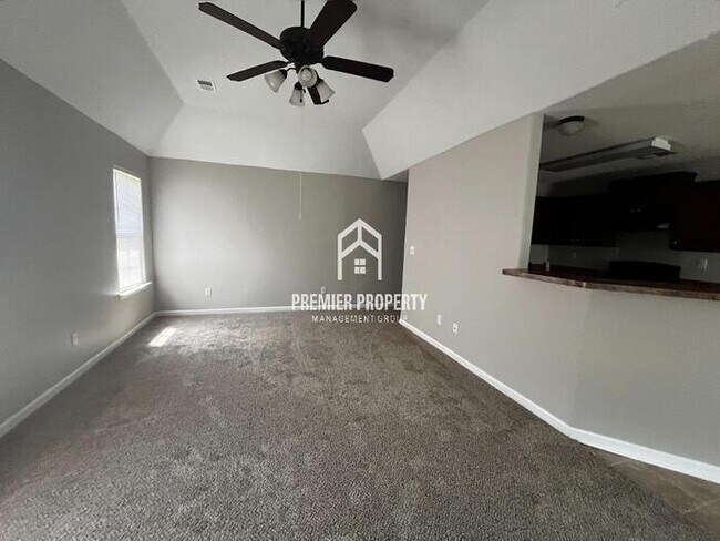 Foto del edificio - 2254 Southern Woods Dr