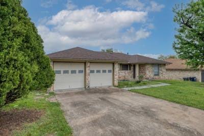 Building Photo - 1504 Thornridge Rd