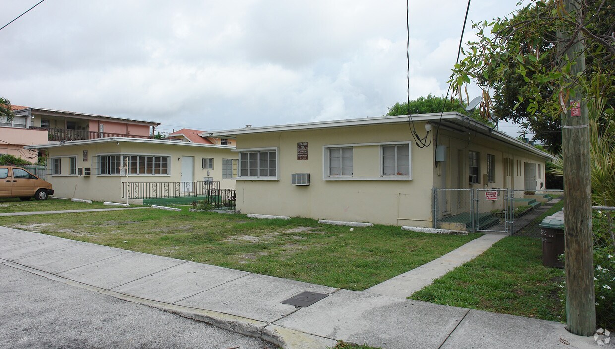 Building Photo - 1045 SW 5th St