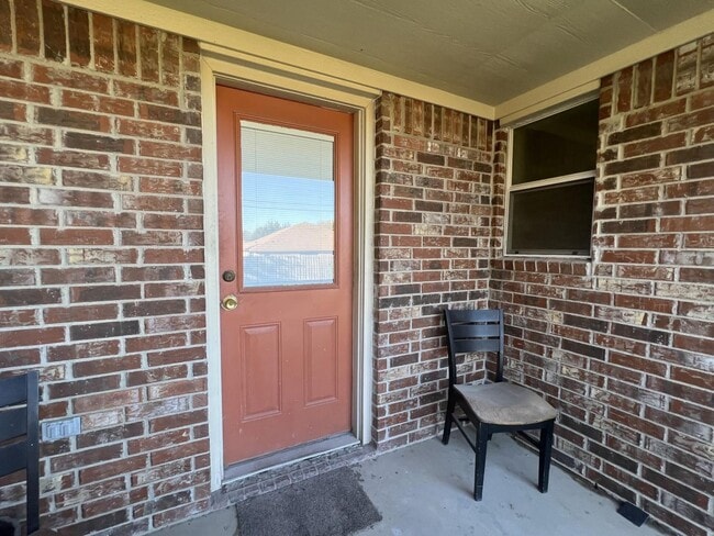 Foto del edificio - AVAILABLE NOW!