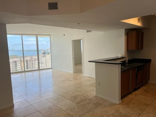 Building Photo - 1551 N Flagler Dr