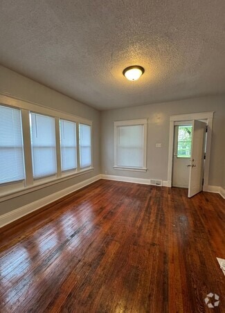 Building Photo - 1053 Huey St
